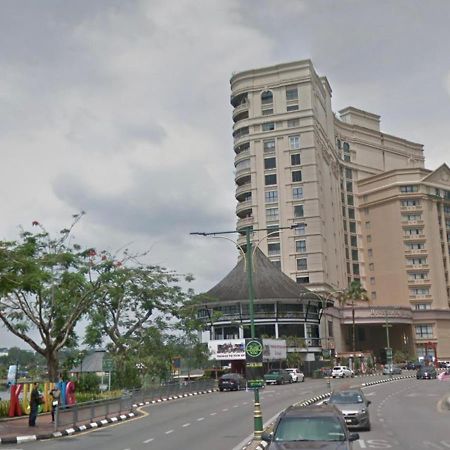 Riverbank Suites Waterfront Kuching Eksteriør billede