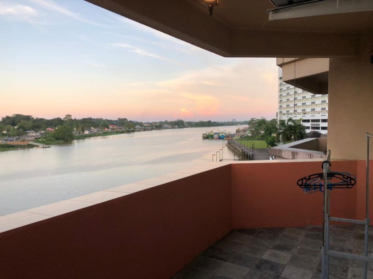 Riverbank Suites Waterfront Kuching Eksteriør billede