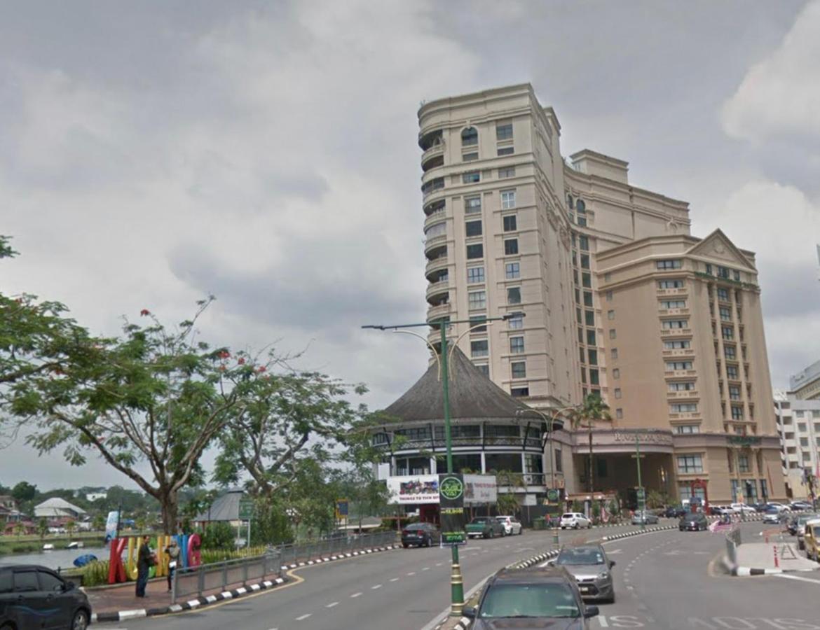 Riverbank Suites Waterfront Kuching Eksteriør billede