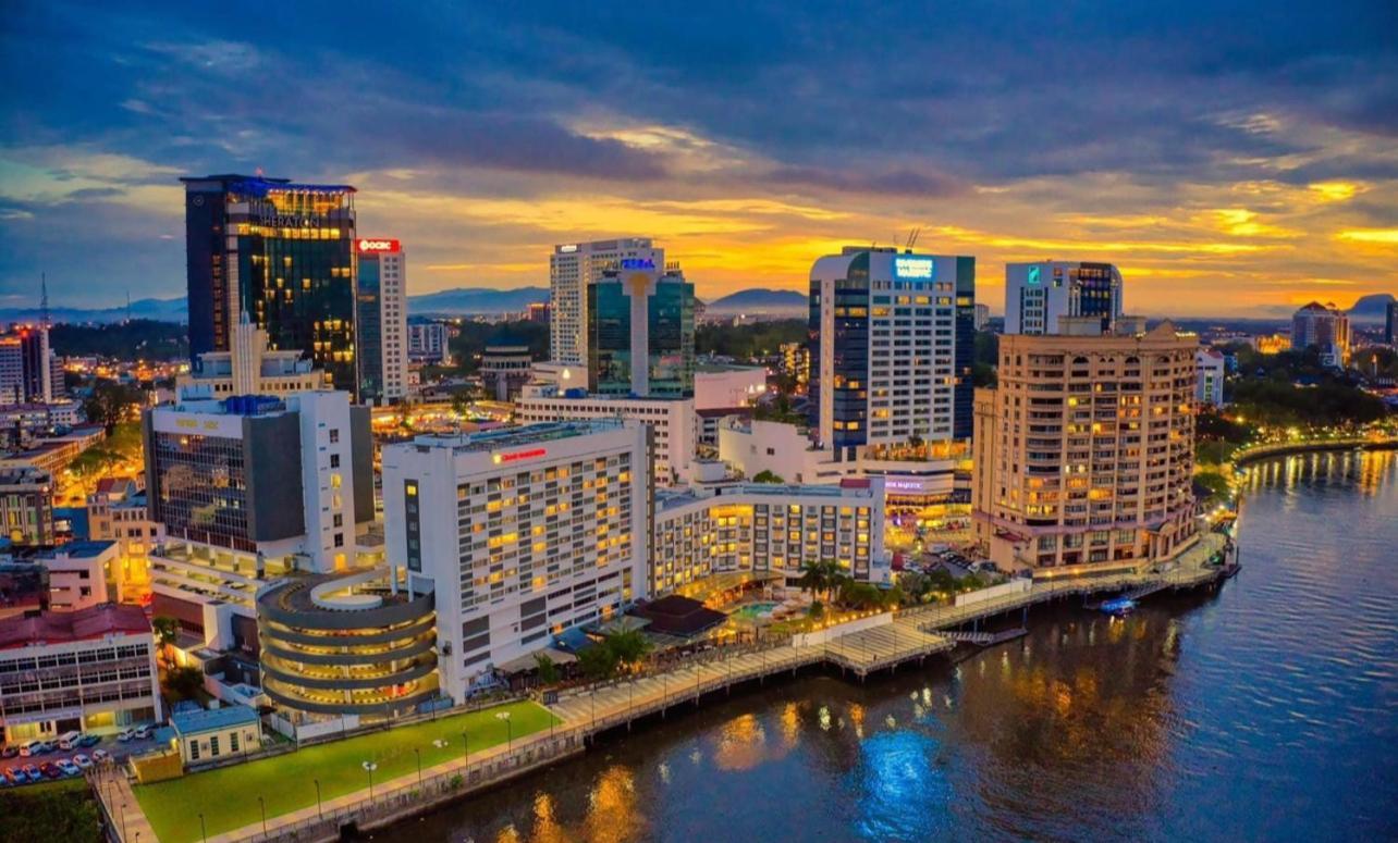 Riverbank Suites Waterfront Kuching Eksteriør billede