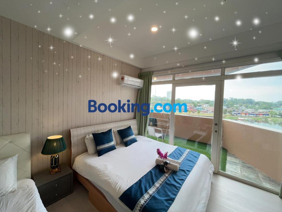 Riverbank Suites Waterfront Kuching Eksteriør billede